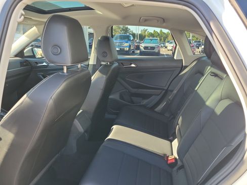 Used 2023 Volkswagen Jetta SE FWD image 28