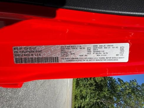 Used 2024 Jeep Wrangler Unlimited Sahara w/ Technology Group AWD/4WD image 30