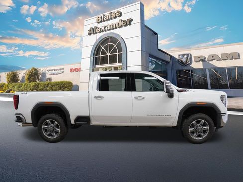Used 2025 GMC Sierra 2500 SLT w/ SLT Convenience Package AWD/4WD image 2
