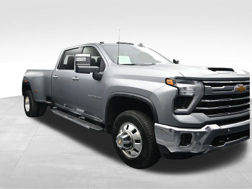 Used 2025 Chevrolet Silverado 3500 LTZ w/ LTZ Plus Package AWD/4WD image 7