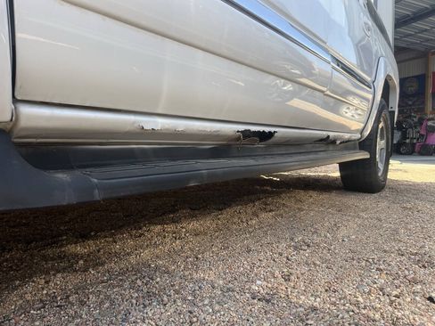 Used 2005 GMC Yukon XL SLT w/ SLT Preferred Equipment Group AWD/4WD image 8