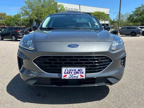 Certified 2022 Ford Escape SE w/ SE Sport Appearance Package AWD/4WD image 3