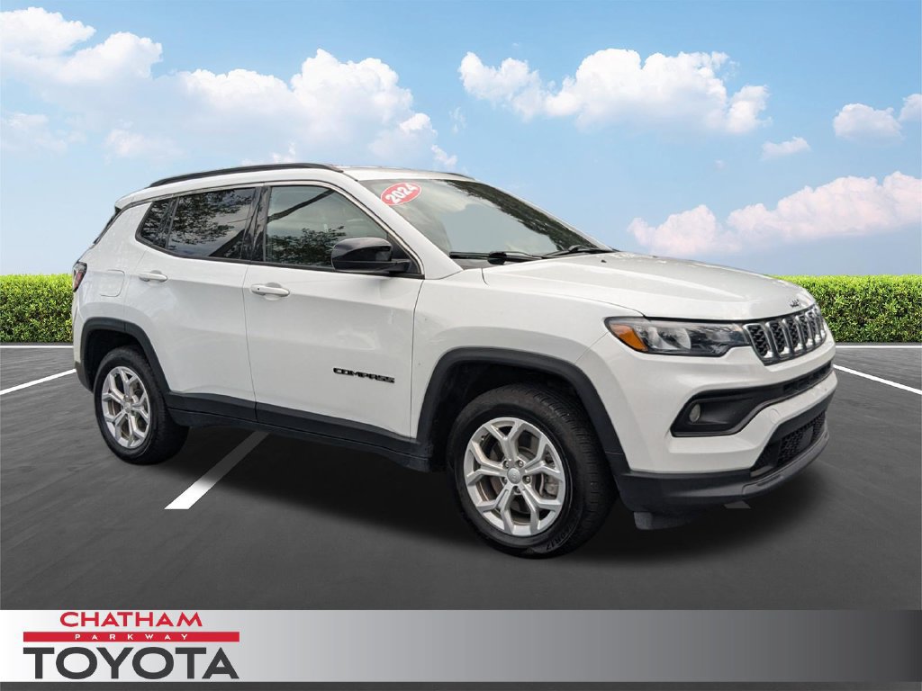 Used 2024 Jeep Compass Latitude AWD/4WD image 1