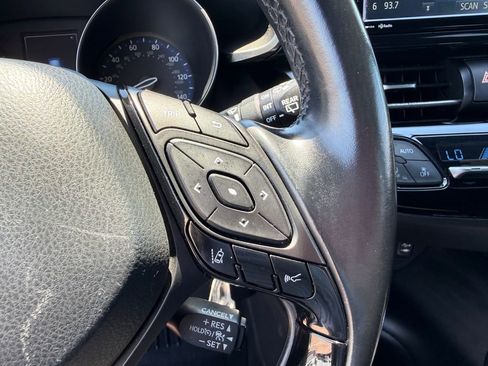 Used 2018 Toyota C-HR XLE FWD image 36