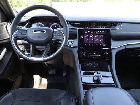 Used 2024 Jeep Grand Cherokee L Altitude AWD/4WD image 6