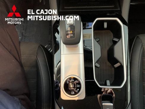 New 2026 Mitsubishi Outlander SE image 15