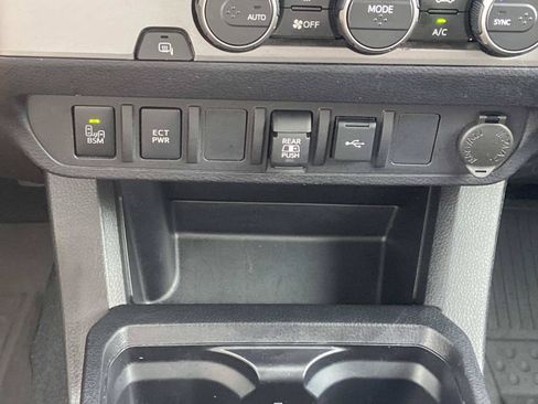Used 2022 Toyota Tacoma SR5 w/ Technology Package RWD image 31