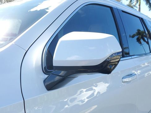 Used 2022 Cadillac Escalade Premium Luxury image 12