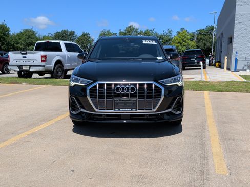 Certified 2025 Audi Q3 2.0T Premium Plus w/ Premium Plus Package AWD/4WD image 3