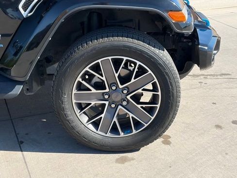 Used 2023 Jeep Wrangler Unlimited Sahara image 8