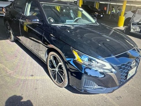 Used 2024 Nissan Altima 2.5 SR FWD image 1