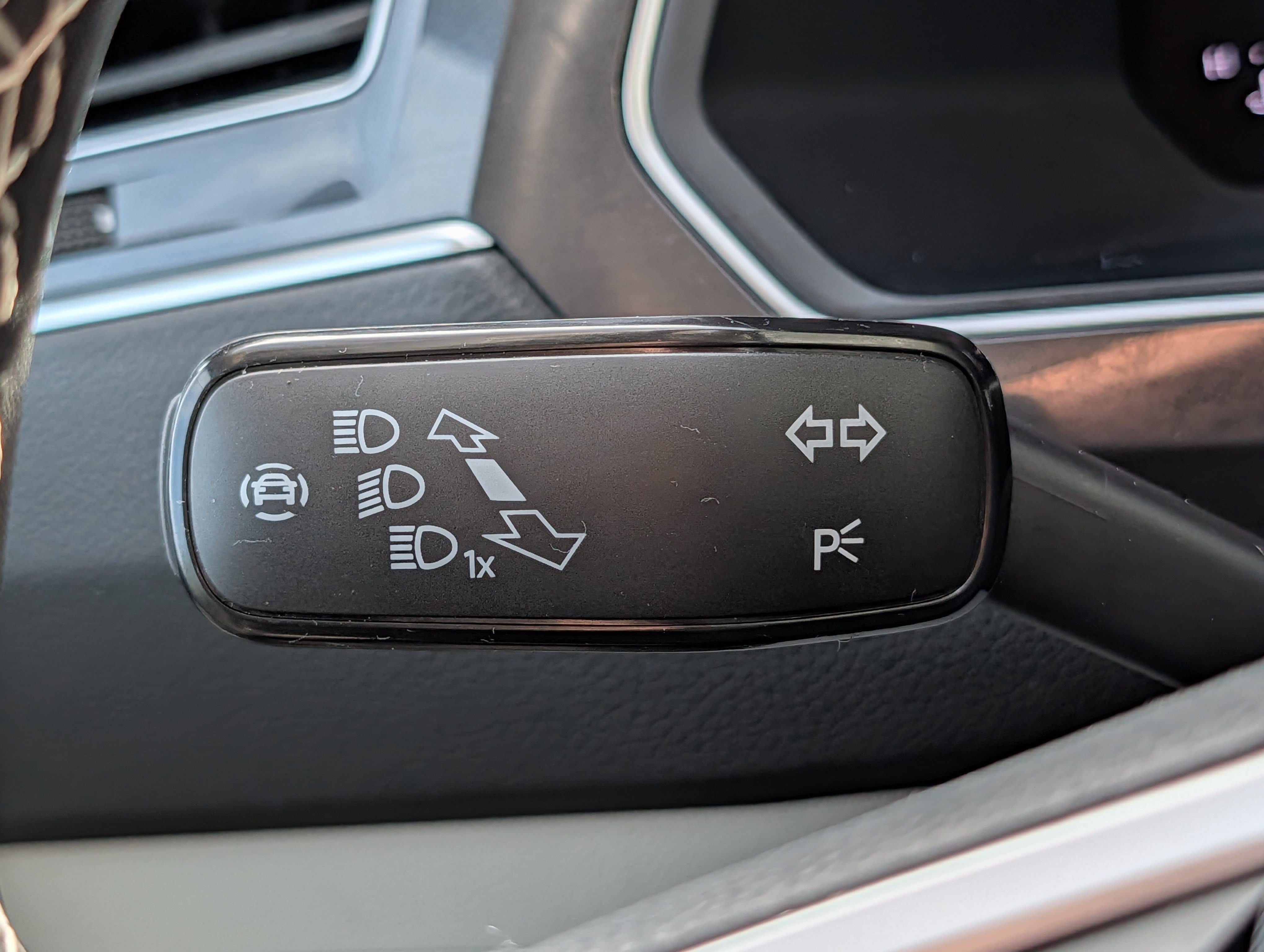 Certified 2024 Volkswagen Tiguan SE AWD/4WD image 31
