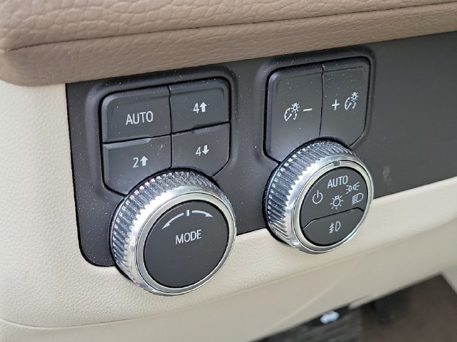 Used 2023 GMC Yukon XL Denali AWD/4WD image 11