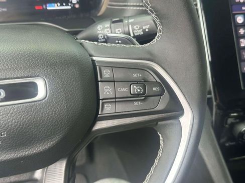 Used 2023 Jeep Grand Cherokee L Laredo AWD/4WD image 23