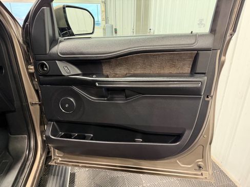 Used 2019 Ford Expedition Max Limited AWD/4WD image 24