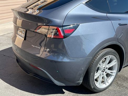 Used 2021 Tesla Model Y Long Range AWD/4WD image 16