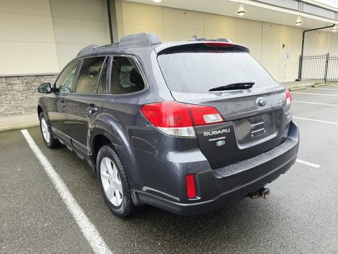 Used 2013 Subaru Outback 3.6R Limited w/ Moonroof Pkg AWD/4WD image 3