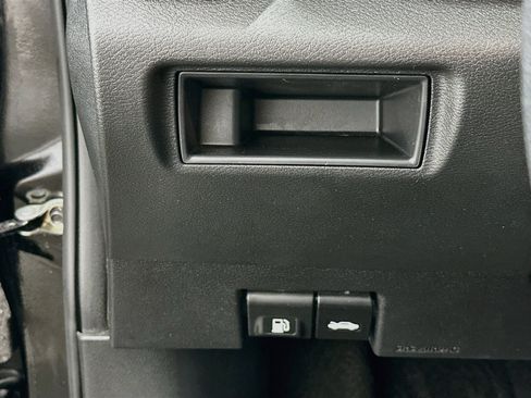Used 2025 Nissan Versa SV FWD image 17