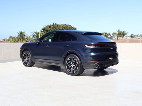 Certified 2024 Porsche Cayenne Coupe AWD/4WD image 3