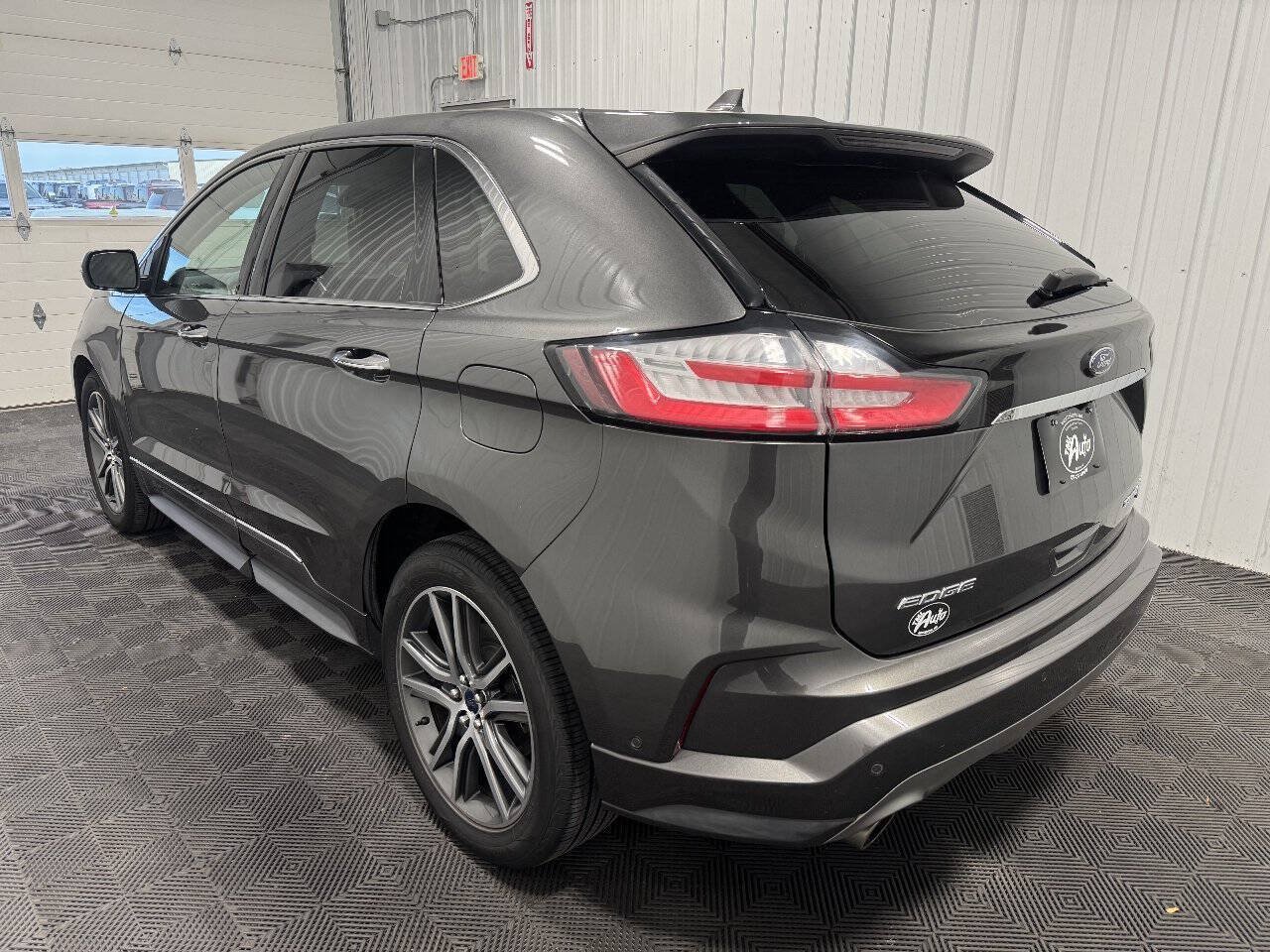 Used 2019 Ford Edge Titanium w/ Equipment Group 301A AWD/4WD image 4