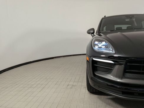Certified 2025 Porsche Macan AWD/4WD image 12