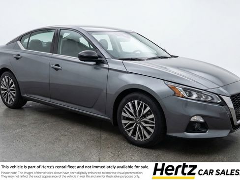 Used 2025 Nissan Altima 2.5 SV image 1