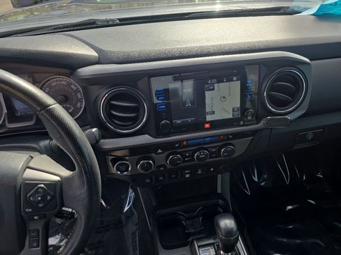 Used 2019 Toyota Tacoma TRD Off-Road AWD/4WD image 13