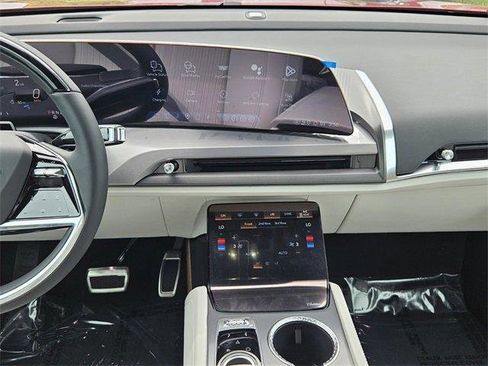 New 2026 Cadillac Vistiq Luxury image 17