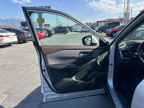 Used 2023 Nissan Rogue SV image 21