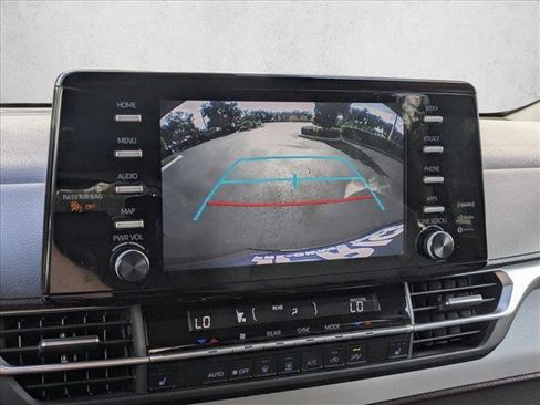 Used 2024 Toyota Sienna XLE image 12
