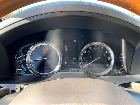 Used 2020 Lexus LX 570 4WD w/ Luxury Package image 22