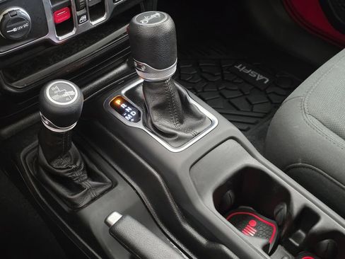 Used 2019 Jeep Wrangler Unlimited Sport S AWD/4WD image 16