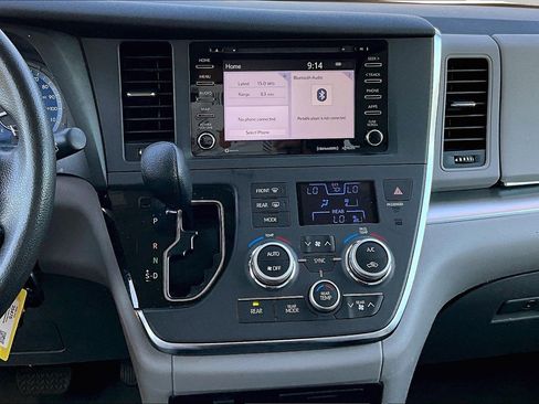 Used 2019 Toyota Sienna LE FWD image 6