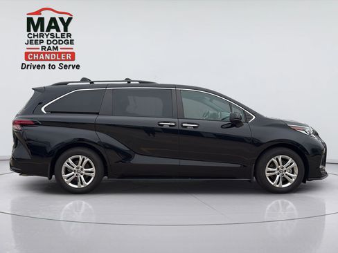 Used 2023 Toyota Sienna XSE w/ XSE Plus Package AWD/4WD image 8