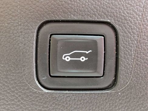 Used 2020 Chevrolet Traverse LT FWD image 14