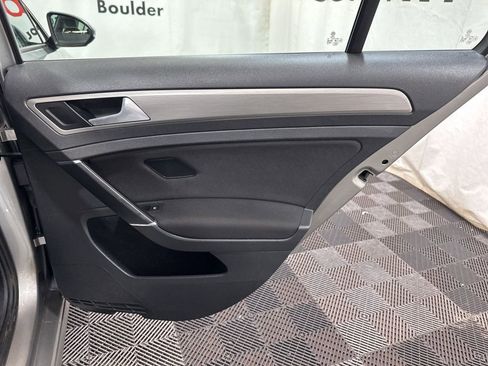 Used 2017 Volkswagen Golf S image 14