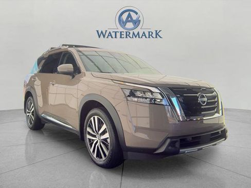 Used 2025 Nissan Pathfinder Platinum w/ Cargo Package AWD/4WD image 6