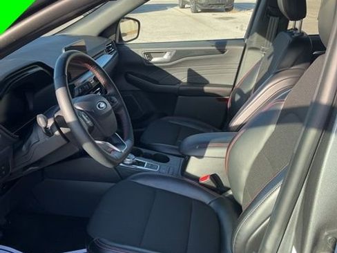 Used 2025 Ford Escape ST-Line image 9