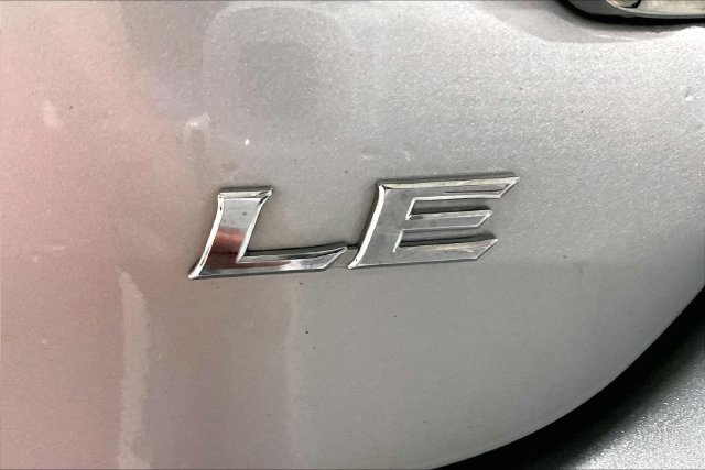 Used 2015 Toyota Camry LE FWD image 8