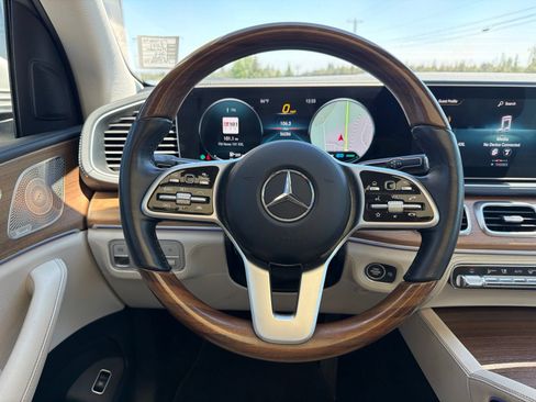 Used 2021 Mercedes-Benz GLS 450 4MATIC image 11