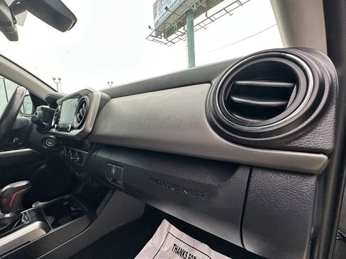 Used 2020 Toyota Tacoma SR5 RWD image 19