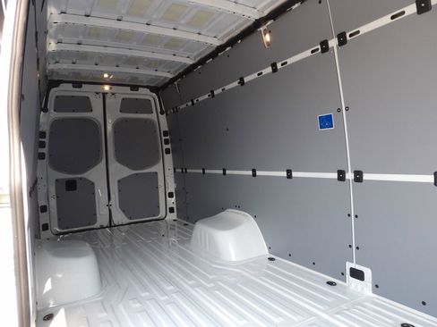 Used 2023 Mercedes-Benz Sprinter 3500 image 28