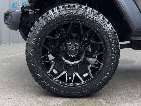 Used 2024 Jeep Wrangler Unlimited image 10