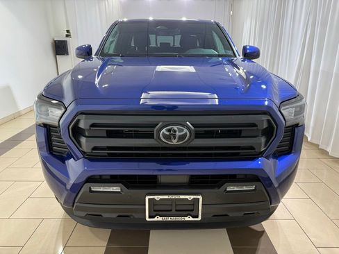 Certified 2025 Toyota Tacoma SR5 AWD/4WD image 8