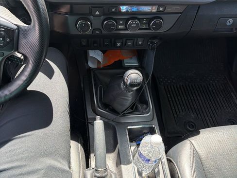 Used 2021 Toyota Tacoma TRD Off-Road w/ TRD Premium Off Road Package AWD/4WD image 4