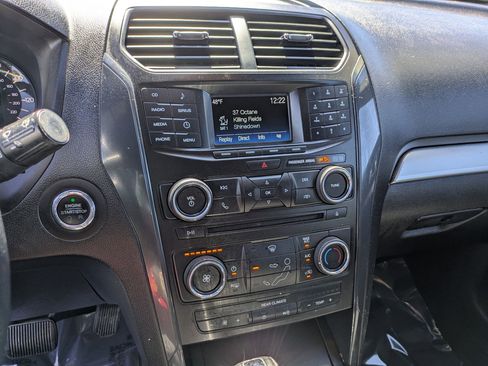 Used 2017 Ford Explorer XLT image 22