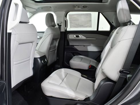 New 2026 Ford Explorer Active w/ Active Comfort Package image 16