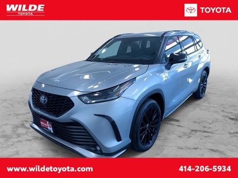 Used 2025 Toyota Highlander XSE image 1