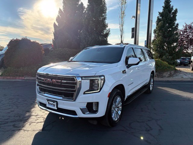 Used 2022 GMC Yukon XL SLT AWD/4WD image 1