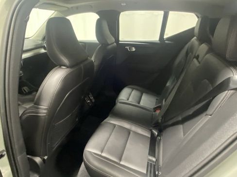 Used 2025 Volvo XC40 B5 Core image 13